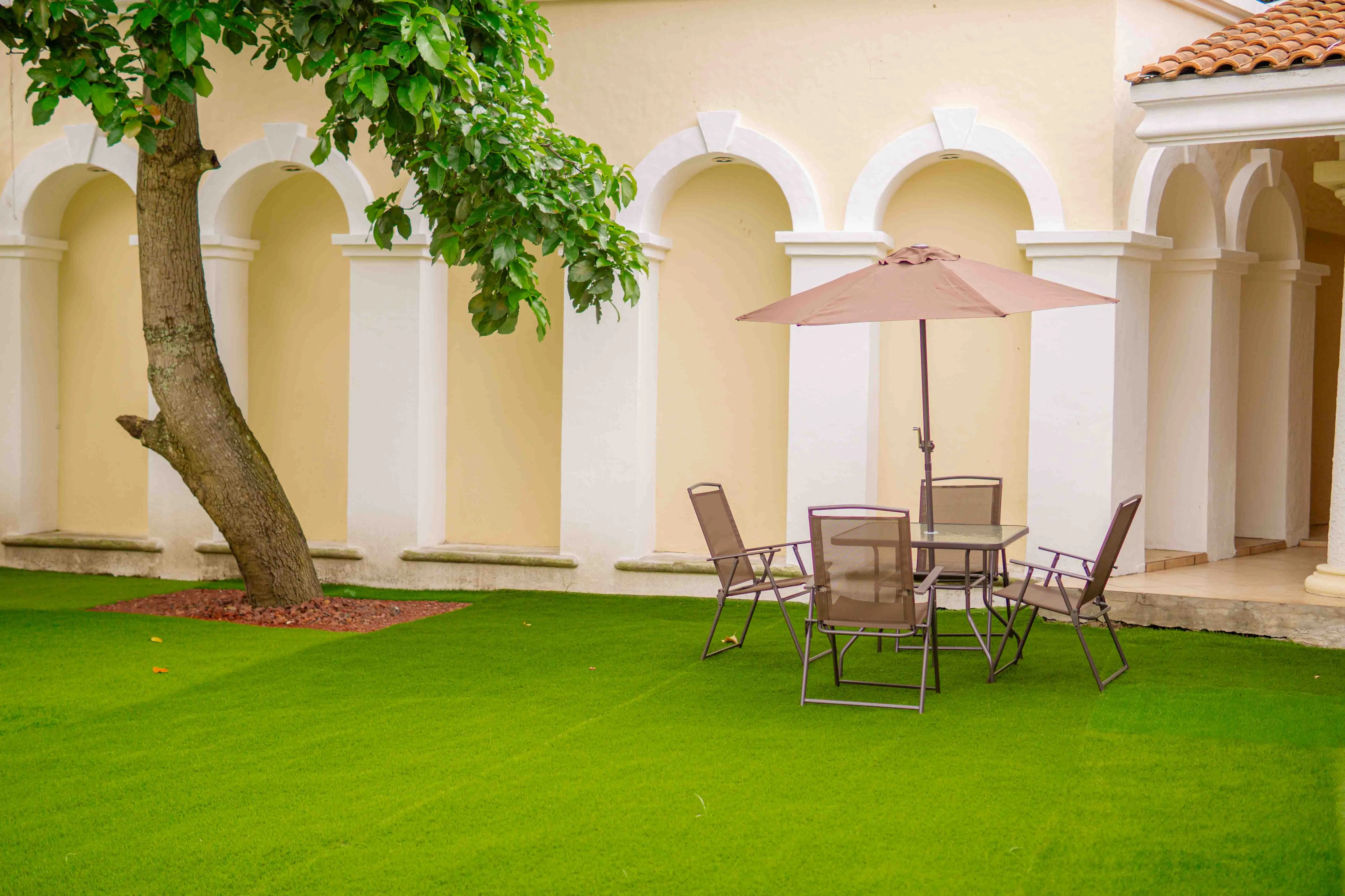 Patio y Área Verde - Vista 1